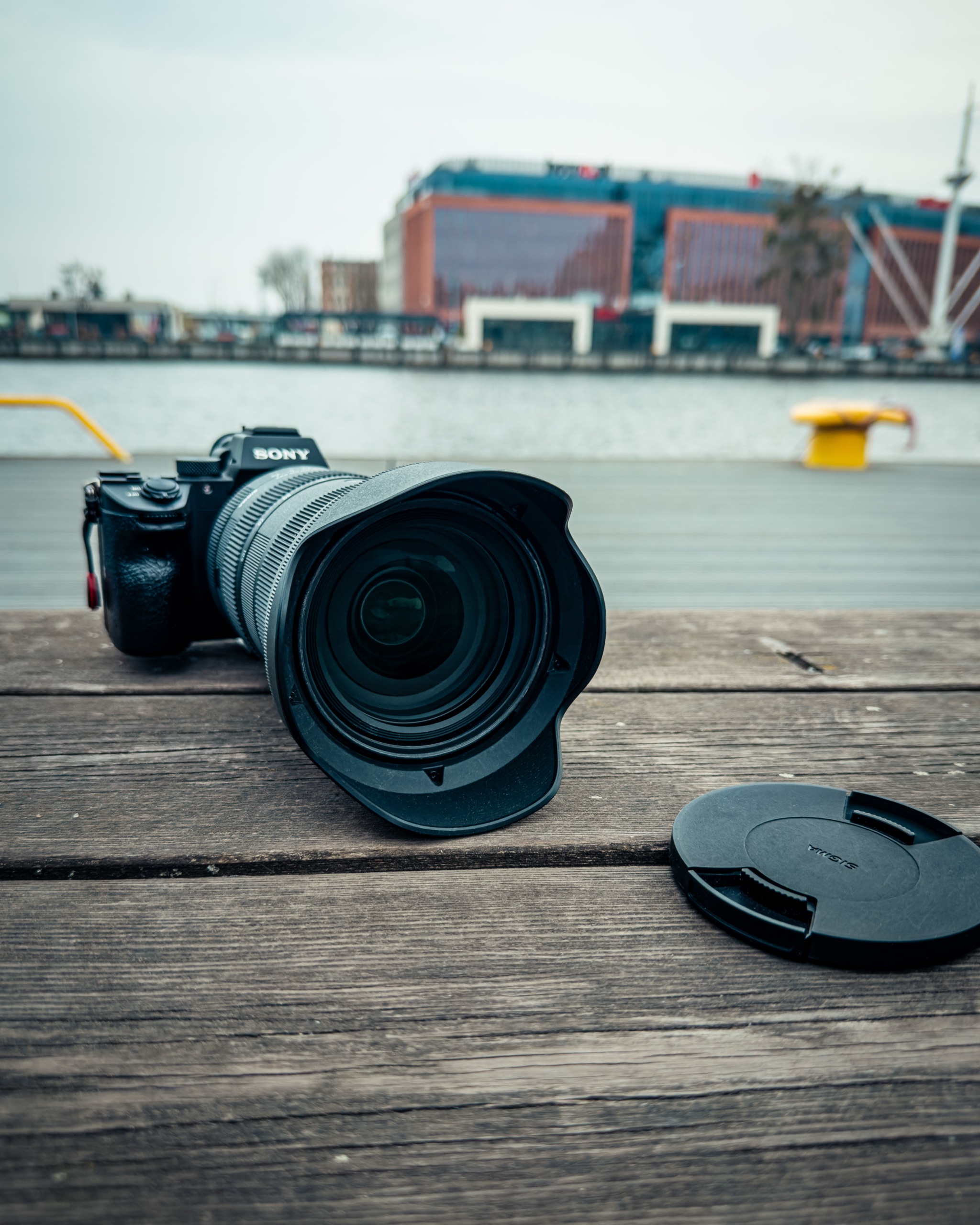 Front obiektywu — konstrukcja i średnica soczewki, która przekłada się na charakter obrazu i pracę ze światłem.